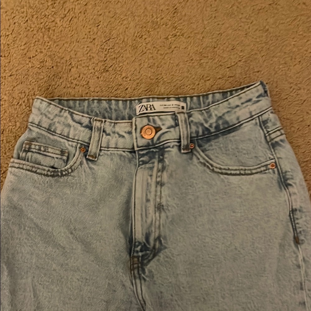 Zara Light Wash Denim Jeans